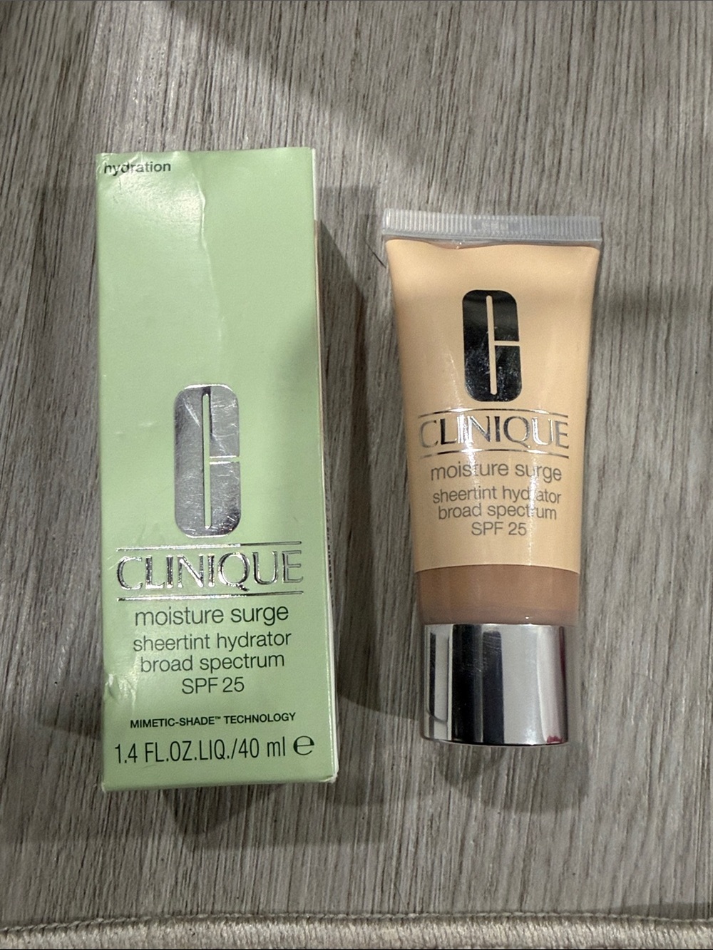 Clinique Moisture Surge Sheertint Hydrator SPF 25 light/medium USED ONCE